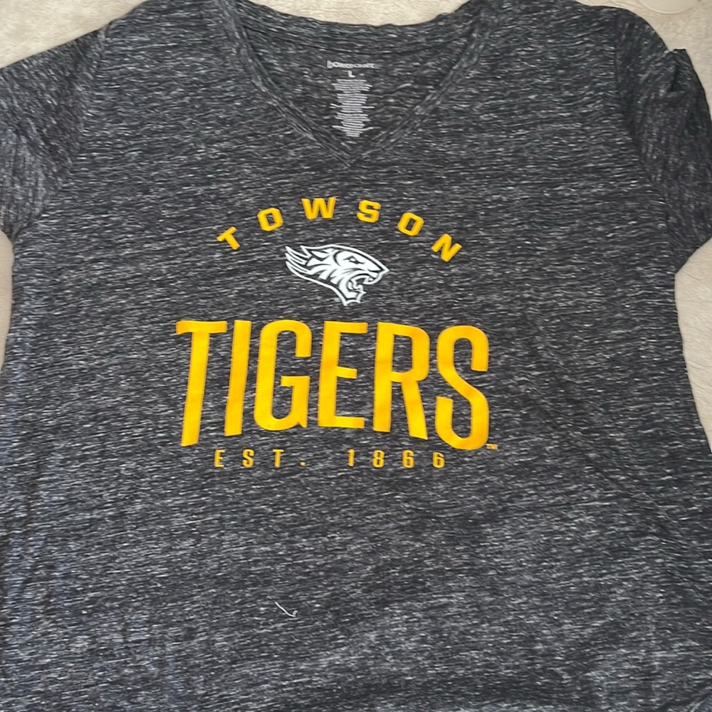 Size large Towson T-shirt